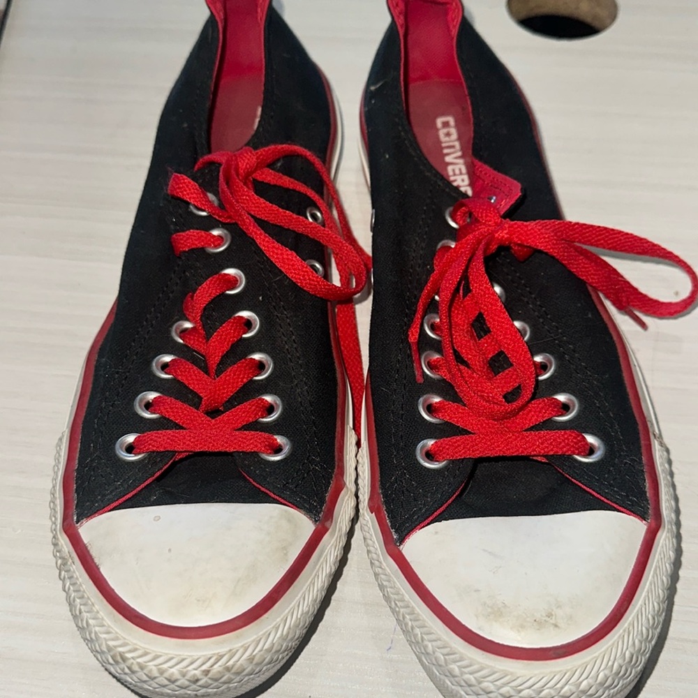 Converse Low top shoes Men’s 9 Women’s 8 black and red